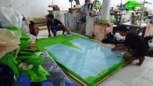 Pakaian Seragam kerja paling menyerap keringat dibuat dari macam-macam bahan terbaik ini, (jasa pembuatan kemeja batik Mangunjaya, Bekasi)